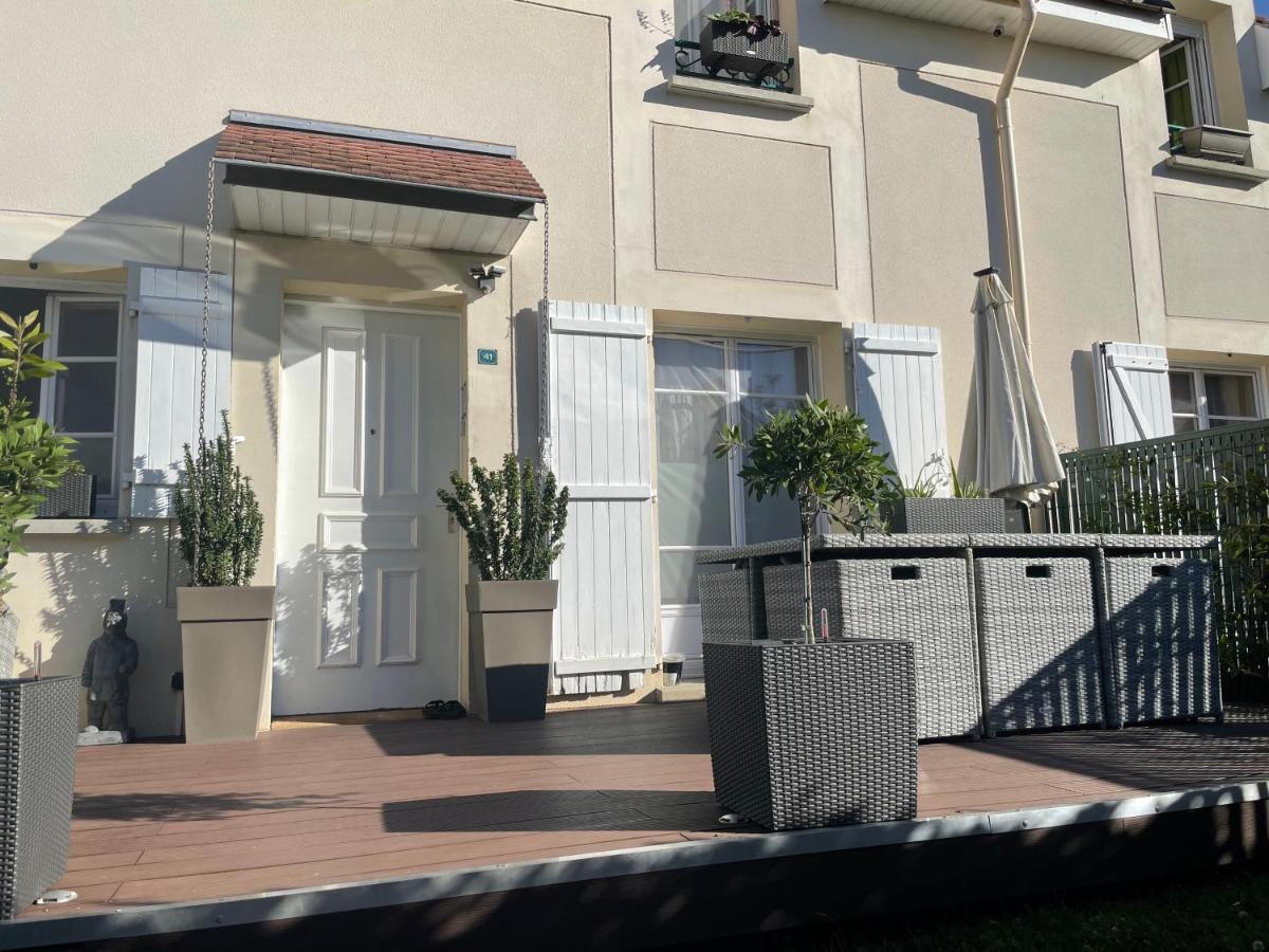 Chambres D'Hotes A Themes A 2,4Km Du Parc 马尼库尔勒翁格尔 外观 照片
